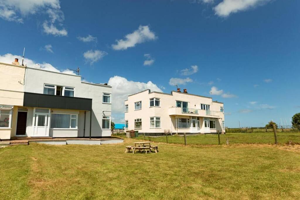 Beachfront Apartment - Ground Floor Apartment With Sea Views, Next To The Beach, Bridlington, North Yorkshire Bessingby Exterior photo