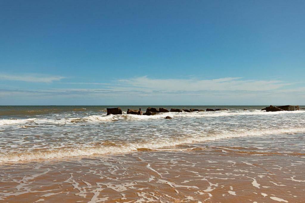 Beachfront Apartment - Ground Floor Apartment With Sea Views, Next To The Beach, Bridlington, North Yorkshire Bessingby Exterior photo
