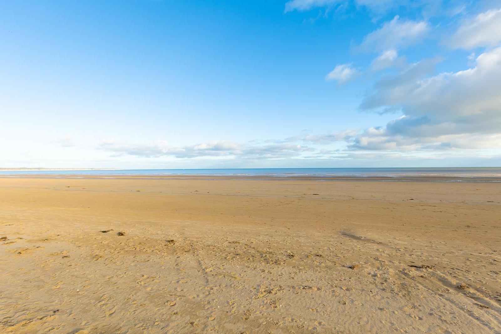 Beachfront Apartment - Ground Floor Apartment With Sea Views, Next To The Beach, Bridlington, North Yorkshire Bessingby Exterior photo