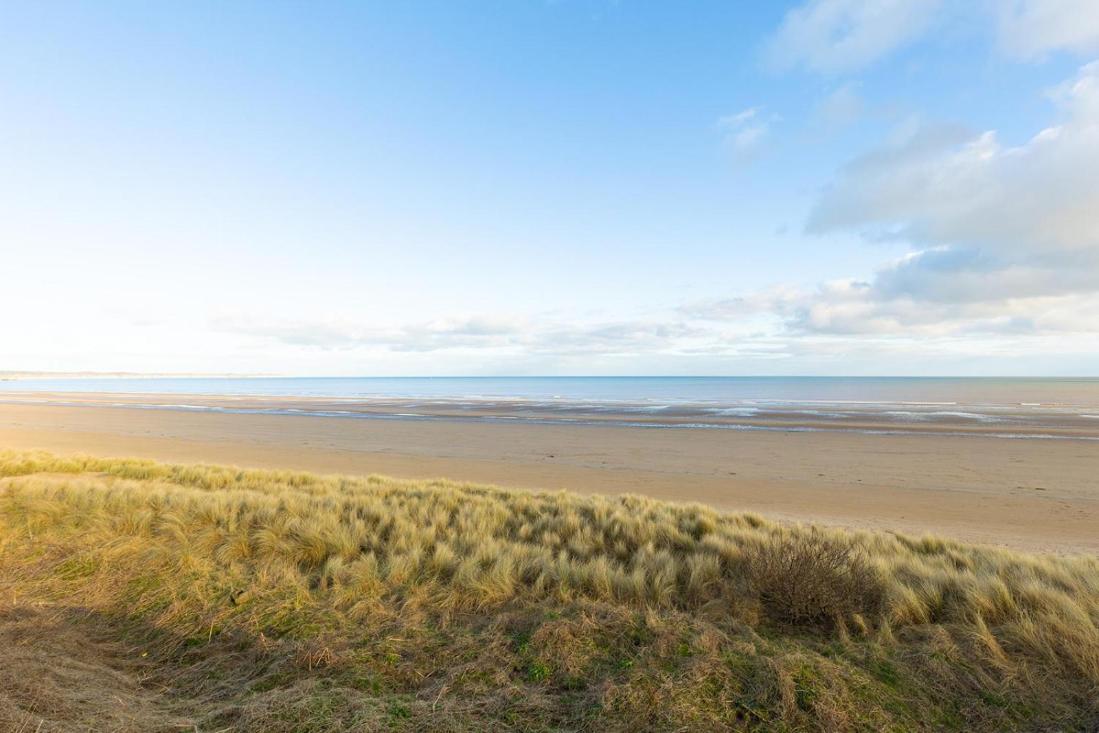 Beachfront Apartment - Ground Floor Apartment With Sea Views, Next To The Beach, Bridlington, North Yorkshire Bessingby Exterior photo
