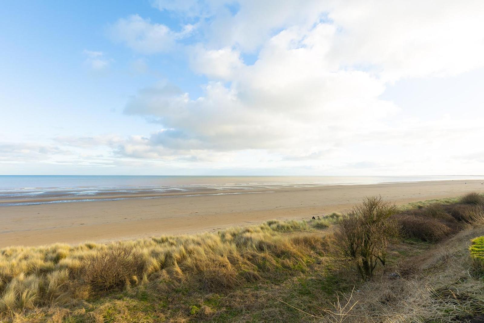 Beachfront Apartment - Ground Floor Apartment With Sea Views, Next To The Beach, Bridlington, North Yorkshire Bessingby Exterior photo
