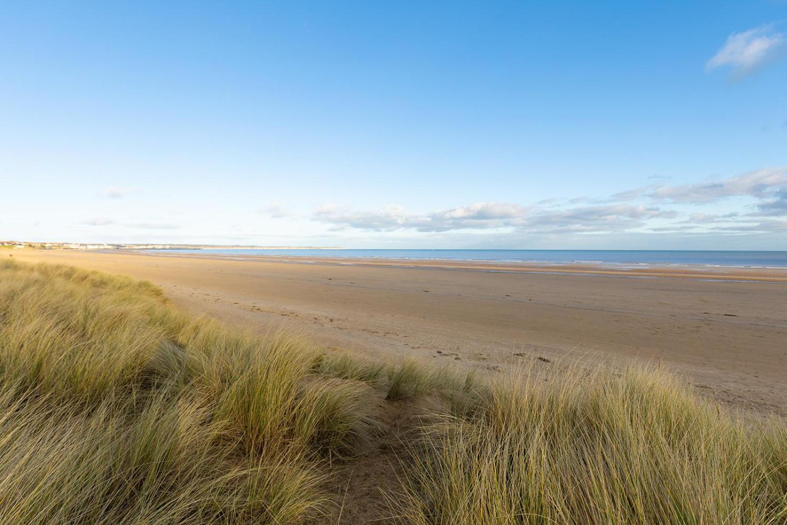 Beachfront Apartment - Ground Floor Apartment With Sea Views, Next To The Beach, Bridlington, North Yorkshire Bessingby Exterior photo