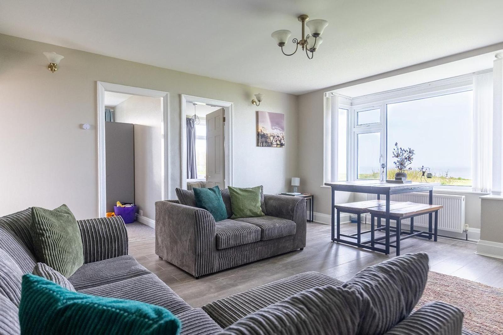 Beachfront Apartment - Ground Floor Apartment With Sea Views, Next To The Beach, Bridlington, North Yorkshire Bessingby Exterior photo